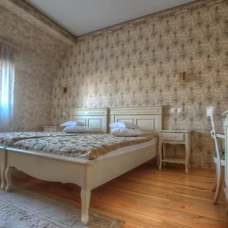 Restaurant Casa Cu Tei 4*