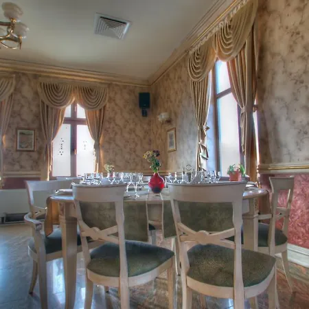 Restaurant Casa Cu Tei Szálloda