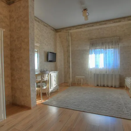 Hotel Restaurant Casa Cu Tei 4*