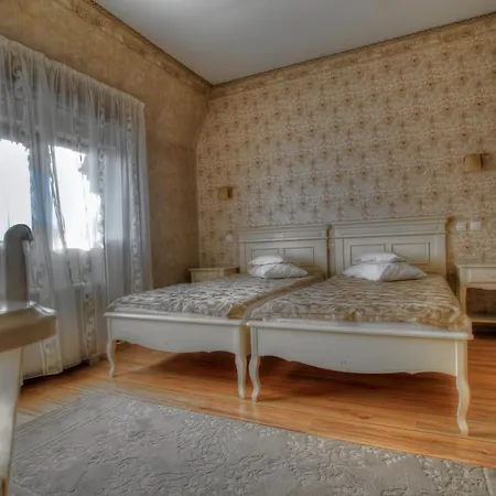 Restaurant Casa Cu Tei Szálloda Craiova