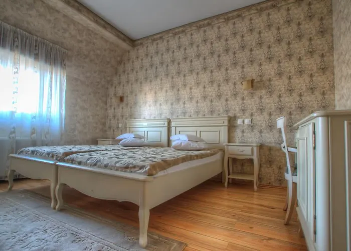 Restaurant Casa Cu Tei 4*